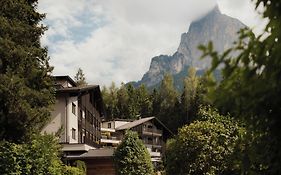 Waldrast - Forestside Living